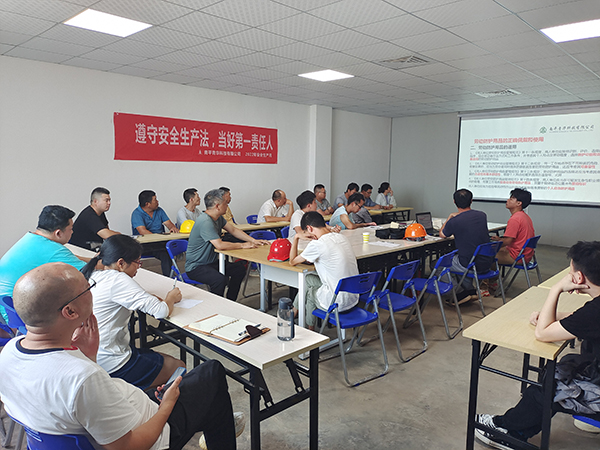 遵守安全生產(chǎn)法，當(dāng)好第一責(zé)任人